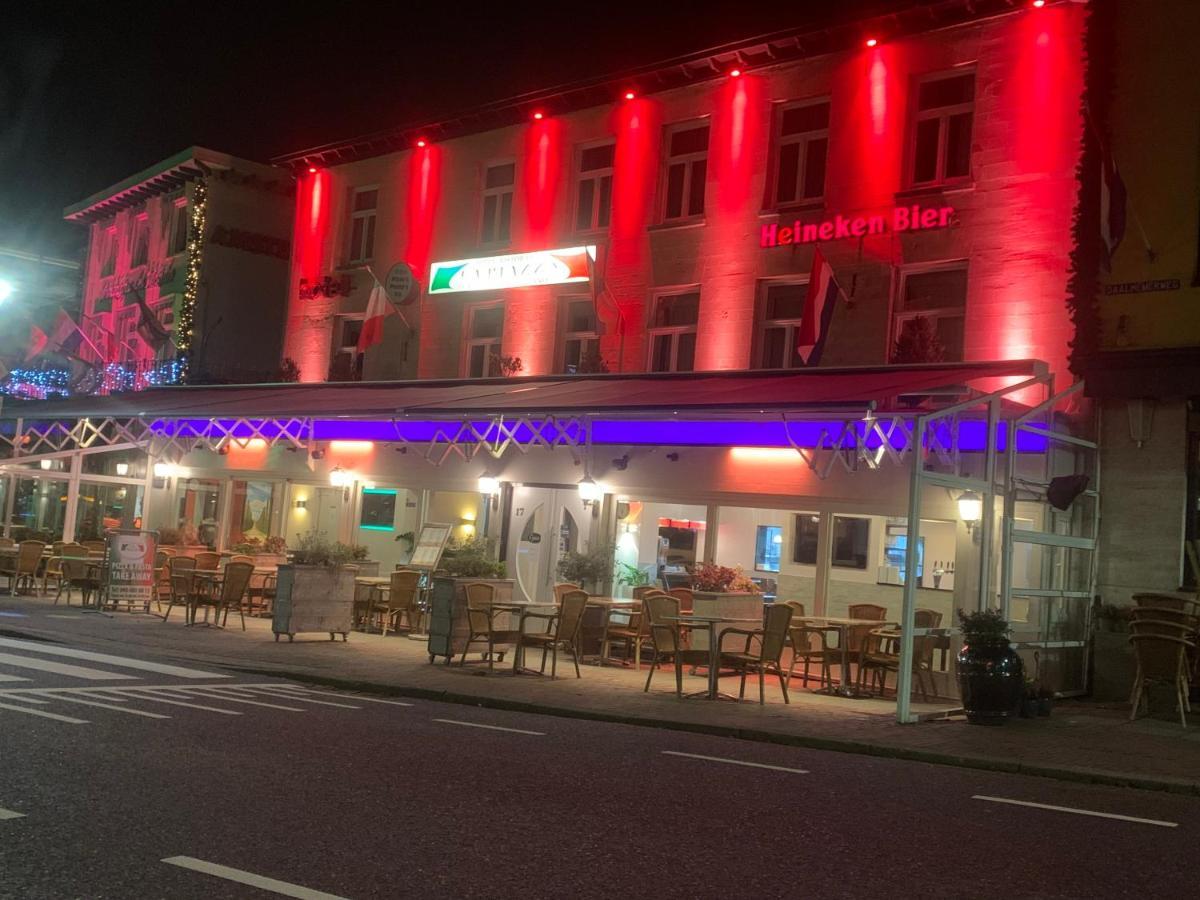 Hotel Restaurant La Piazza Valkenburg aan de Geul Esterno foto