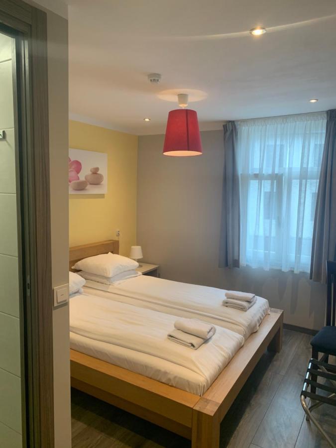 Hotel Restaurant La Piazza Valkenburg aan de Geul Esterno foto