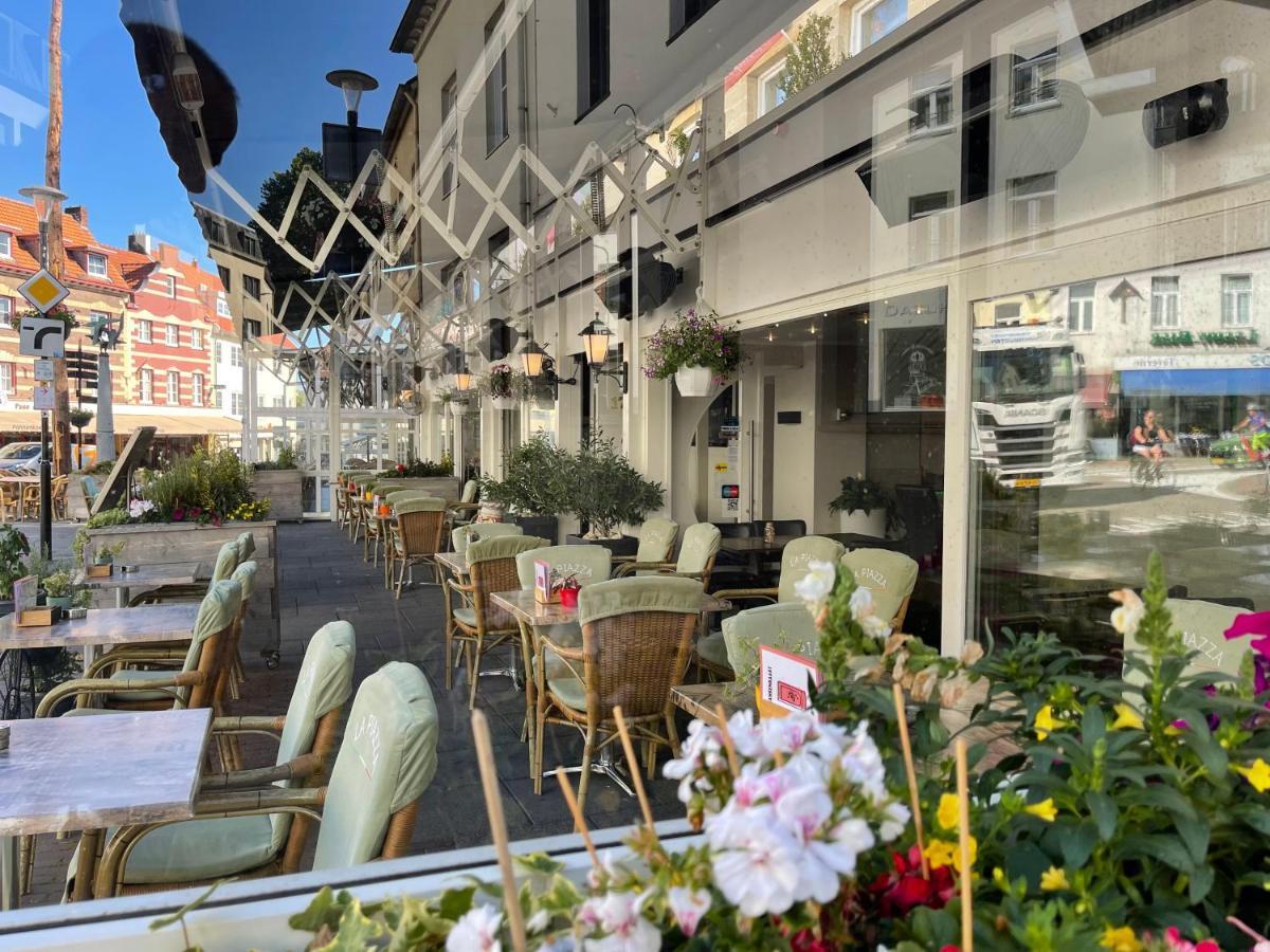 Hotel Restaurant La Piazza Valkenburg aan de Geul Esterno foto