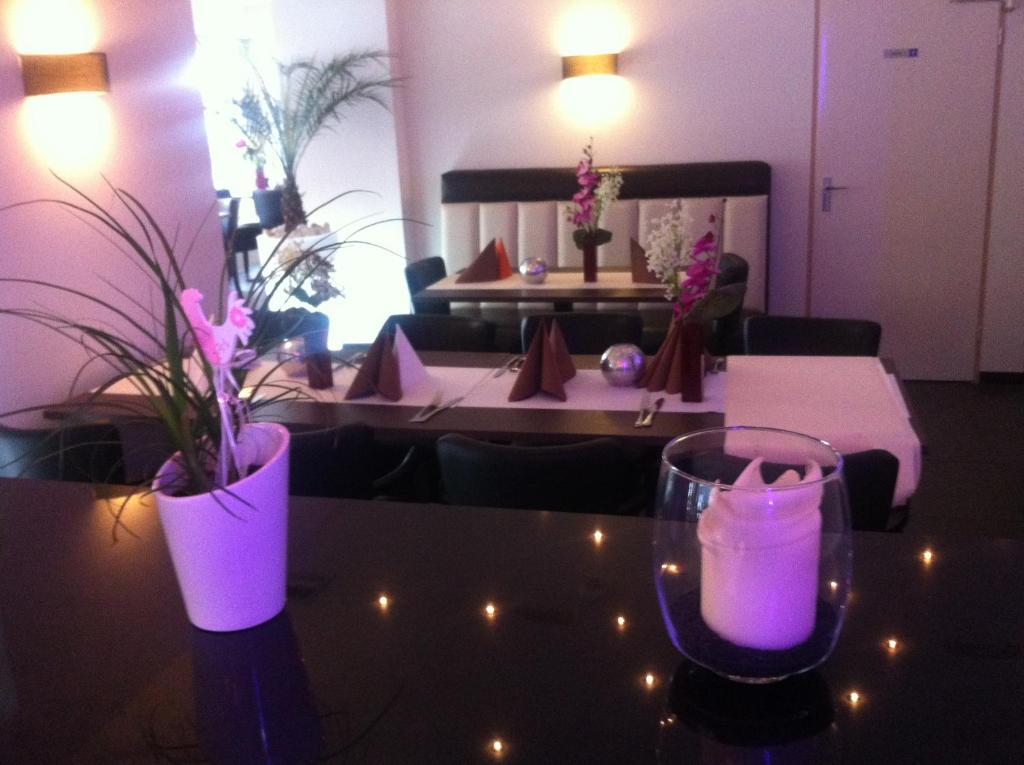 Hotel Restaurant La Piazza Valkenburg aan de Geul Esterno foto