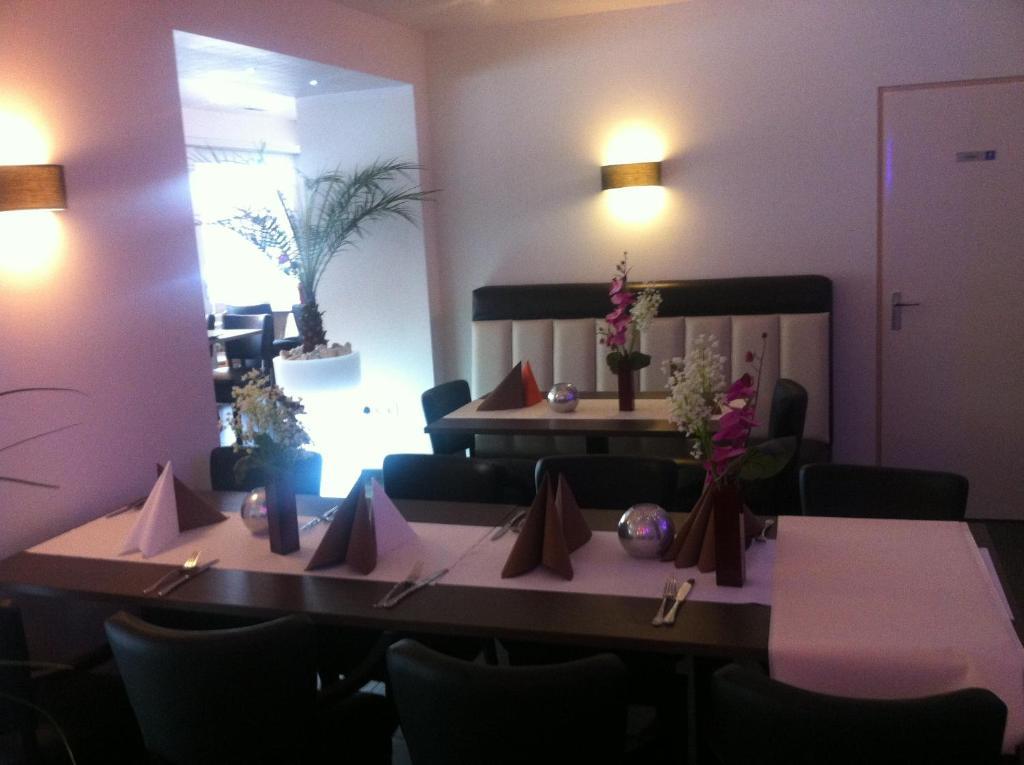 Hotel Restaurant La Piazza Valkenburg aan de Geul Esterno foto