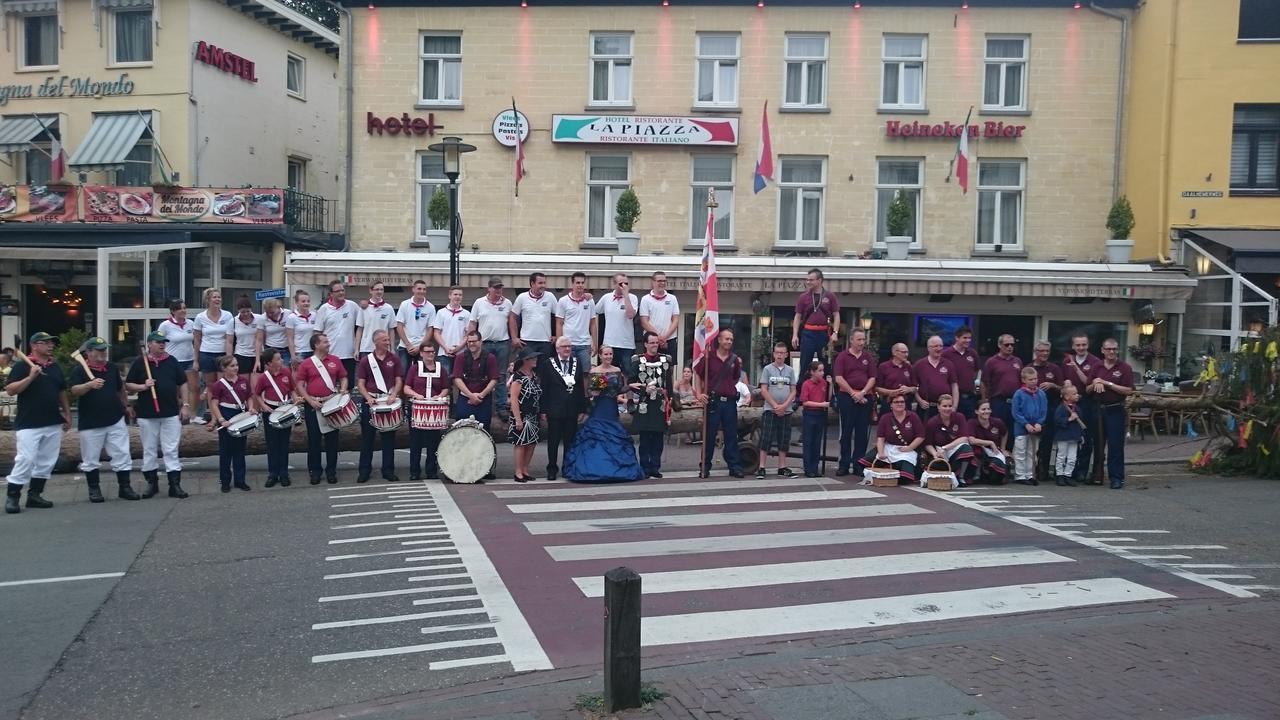 Hotel Restaurant La Piazza Valkenburg aan de Geul Esterno foto
