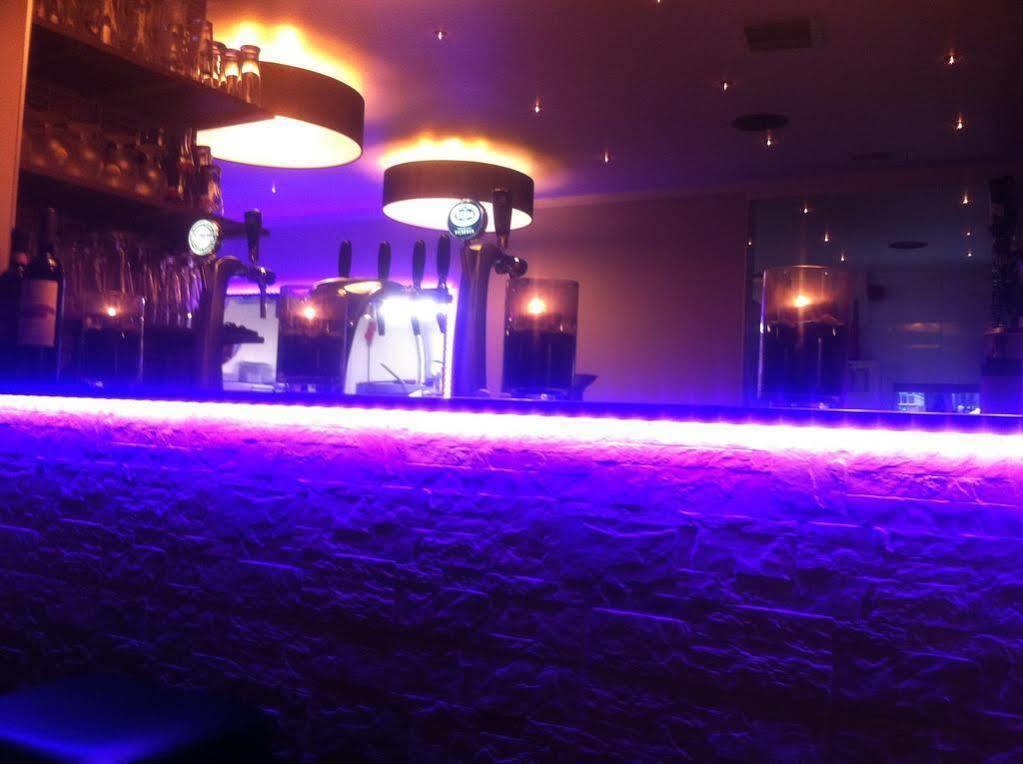 Hotel Restaurant La Piazza Valkenburg aan de Geul Esterno foto