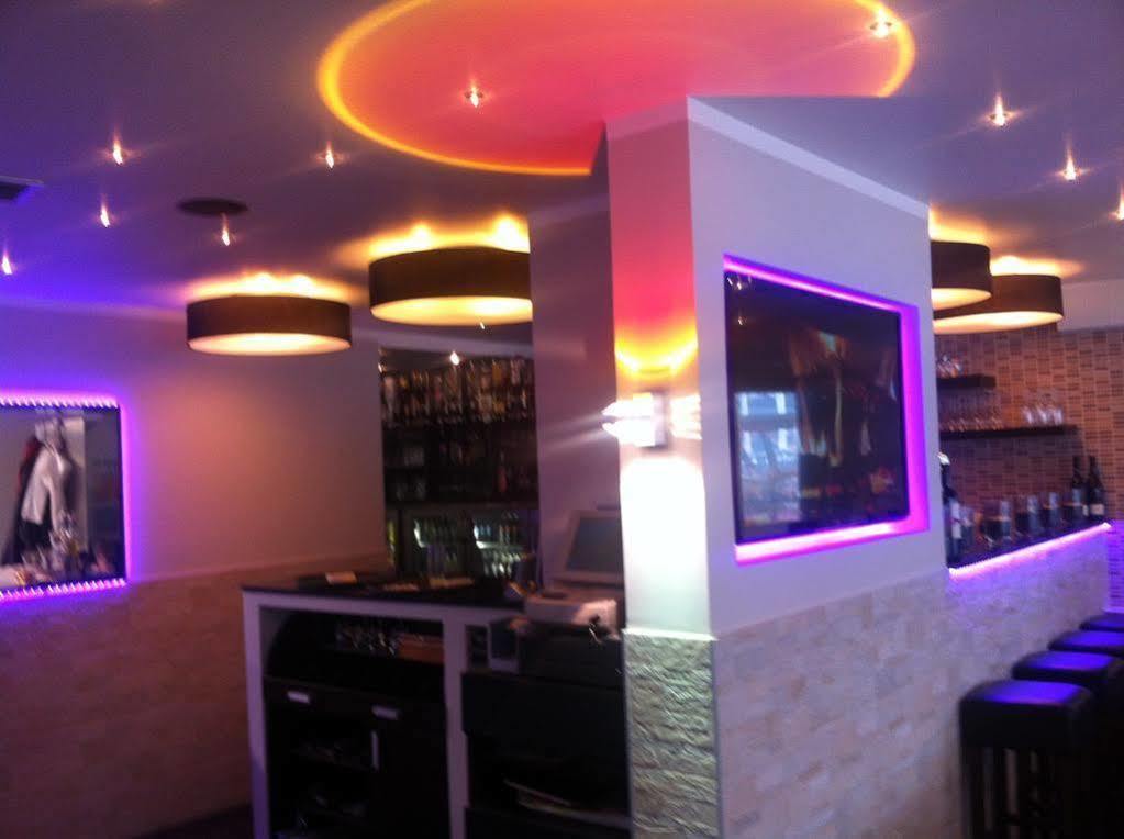 Hotel Restaurant La Piazza Valkenburg aan de Geul Esterno foto