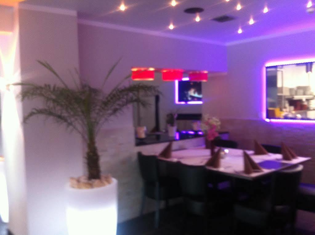 Hotel Restaurant La Piazza Valkenburg aan de Geul Esterno foto